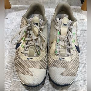 Barely worn Men’s Nike metcon 7 size 9.5